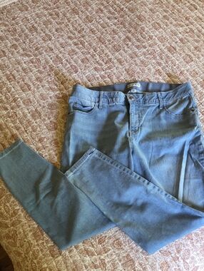 Ava & Viv Light Wash Skinny Jeans – Stretch Denim – Plus Size 16W